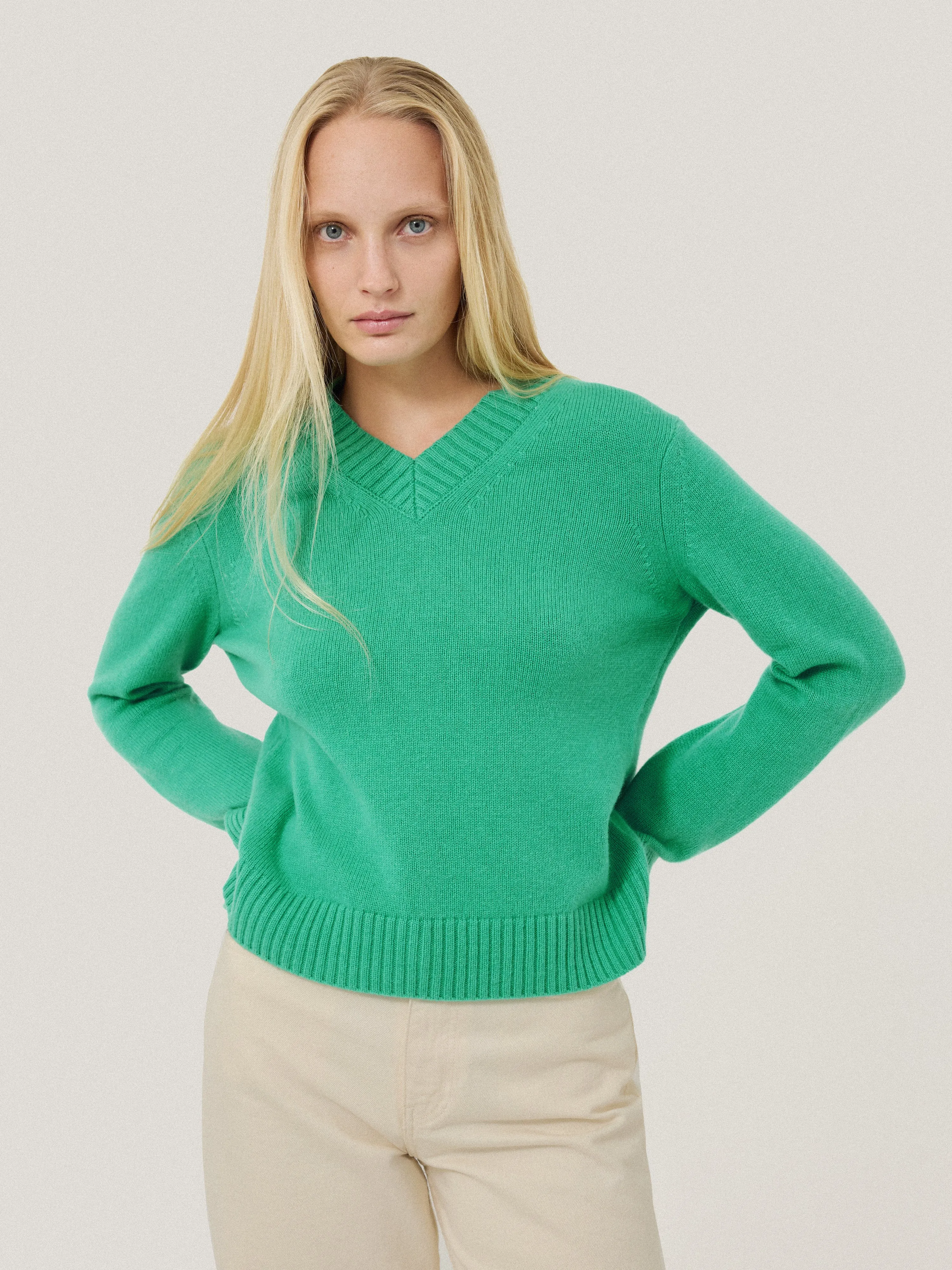 Wool Cashmere Blend V Neck | Green sold by Jigsaw