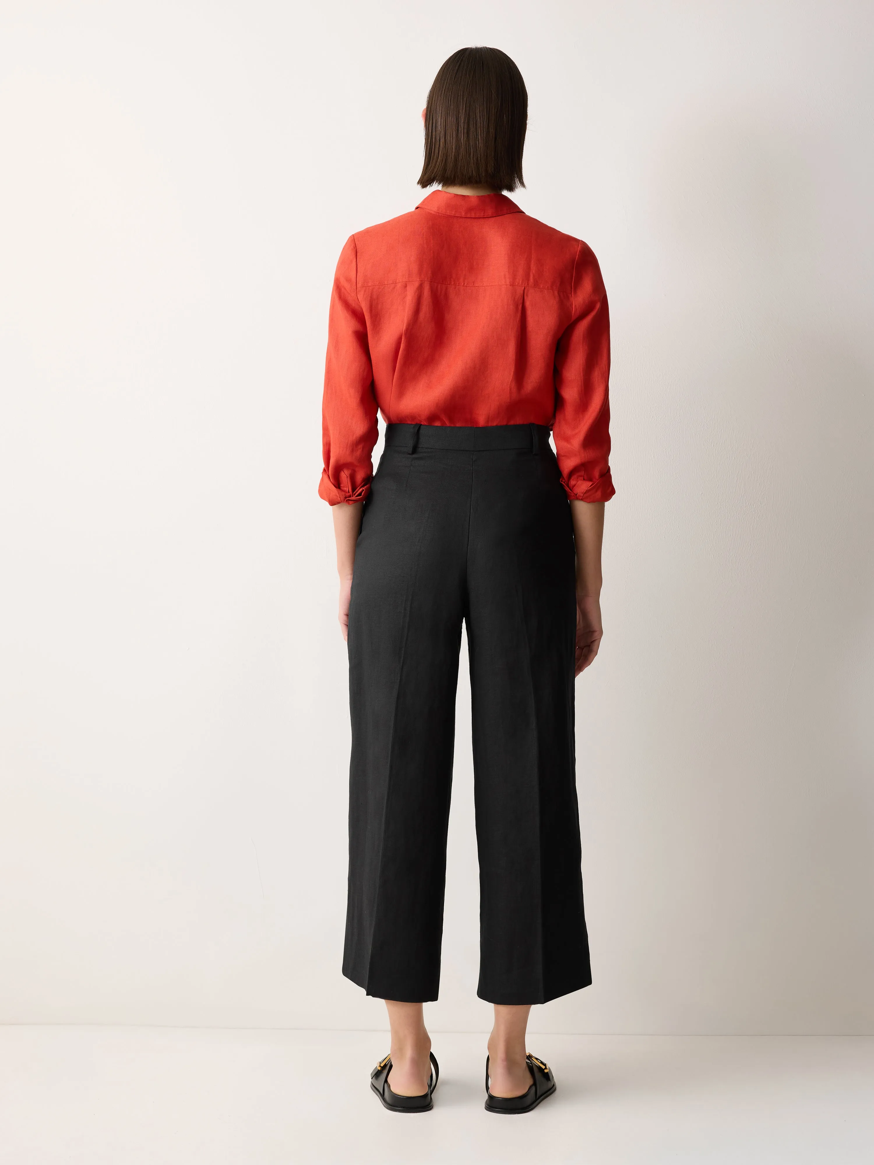 Linen Cropped Kemp Trouser | Black sold by Jigsaw product image thumbnail 4