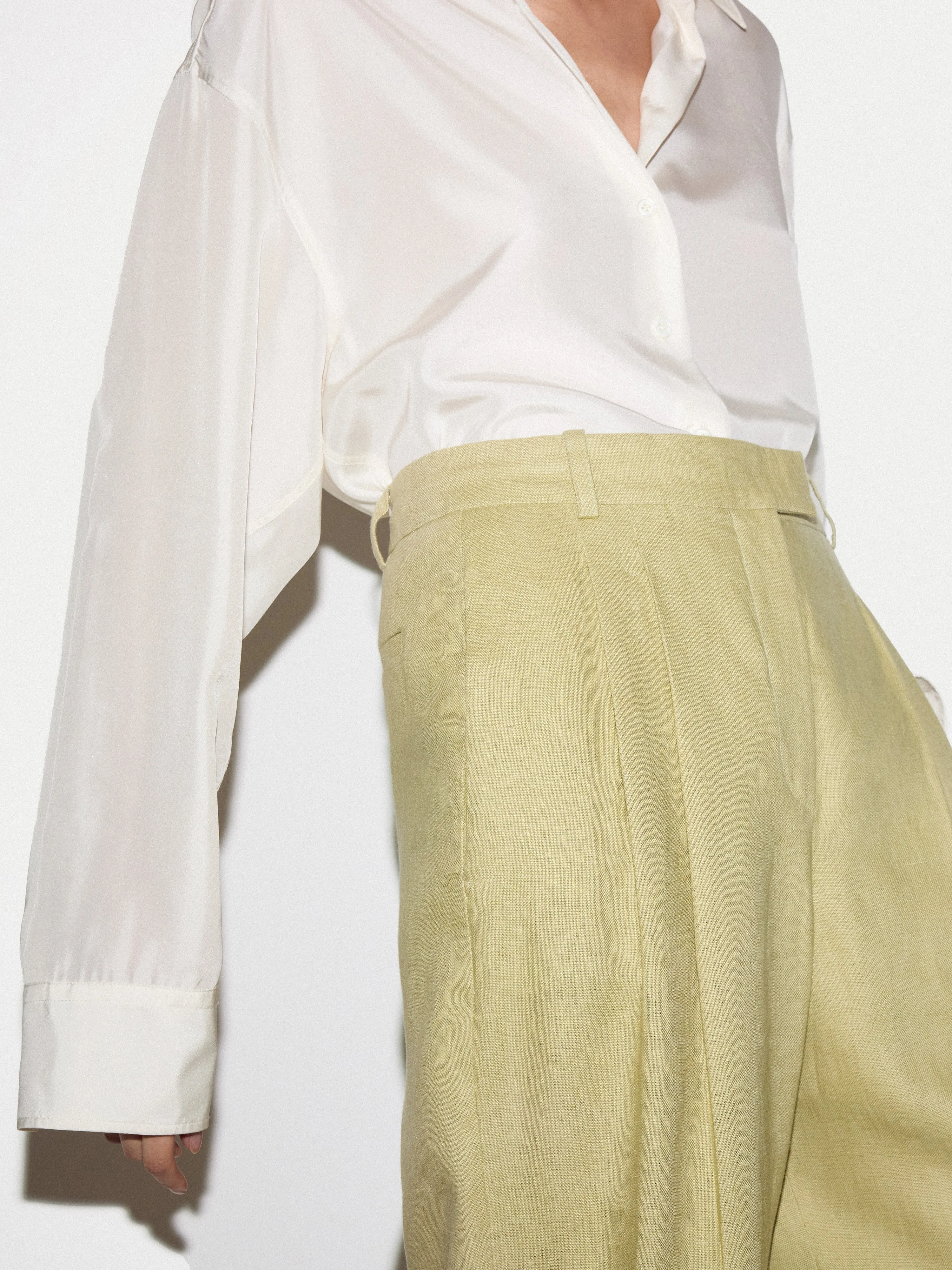 Linen Pleat Tapered Trouser | Green sold by Jigsaw product image thumbnail 3