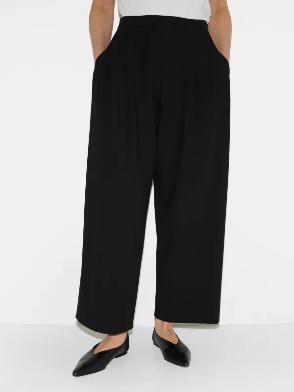 Modern Crepe Pleat Trouser | Black made by Jigsaw