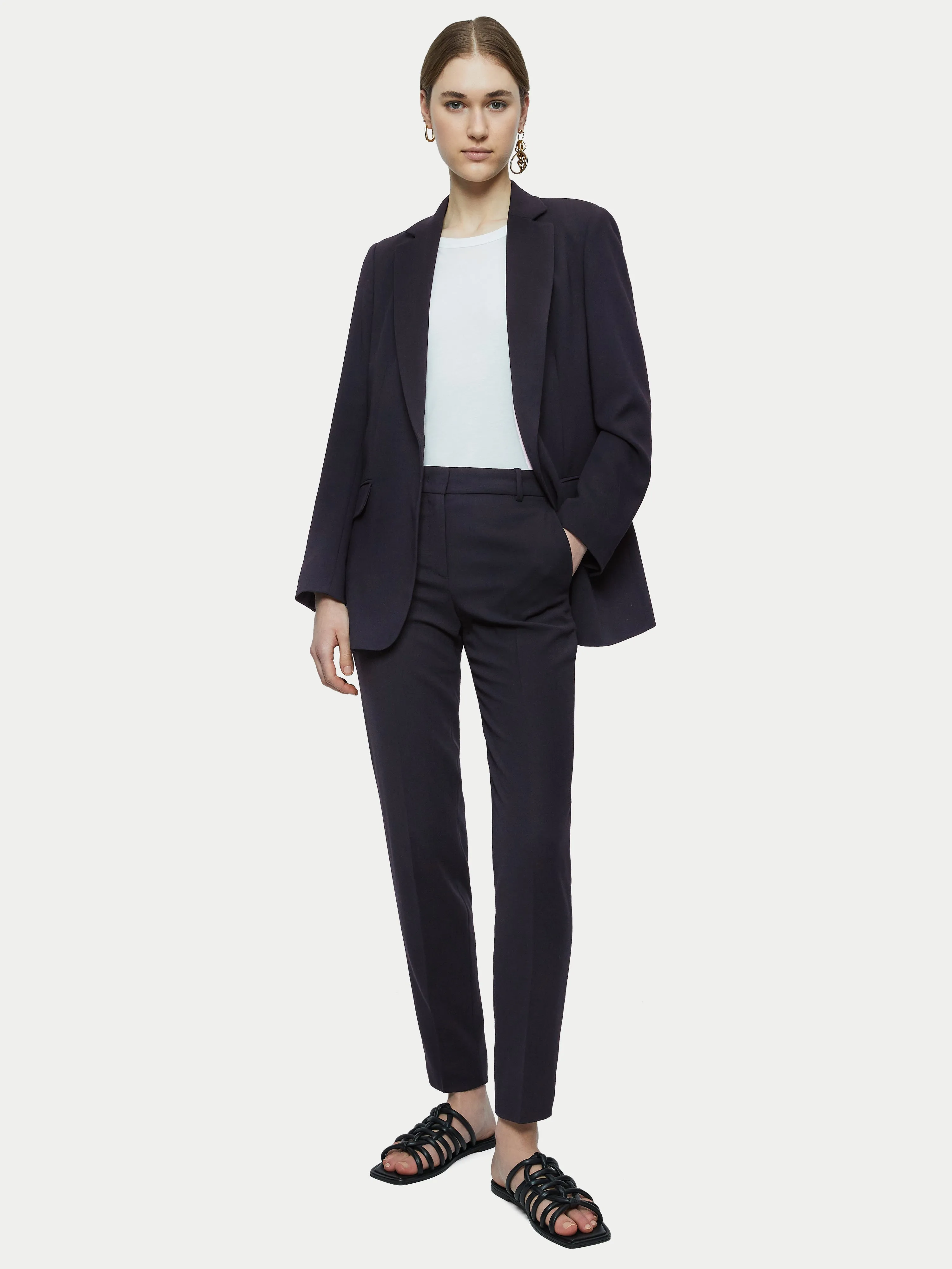 Fluid Twill Palmer Trouser | Black sold by Jigsaw product image thumbnail 2