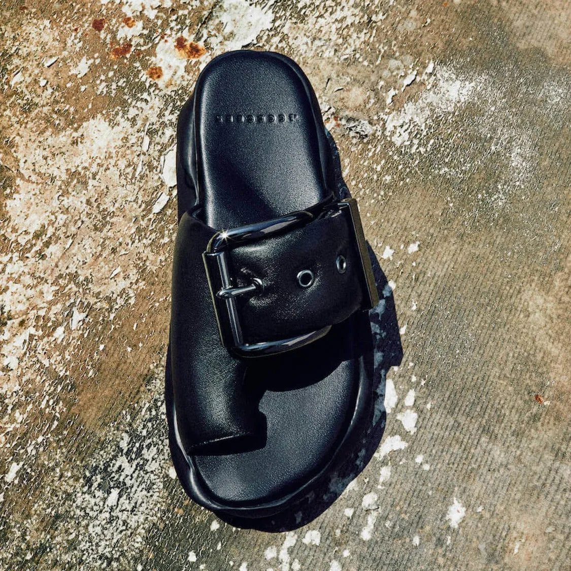 MELLOW GLOW GUN METAL sold by 4CCCCEES